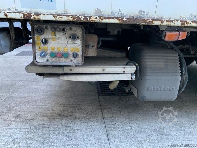 Curtain sider van Nissan Atleon 35.15 - Furgone in Lega con Telo