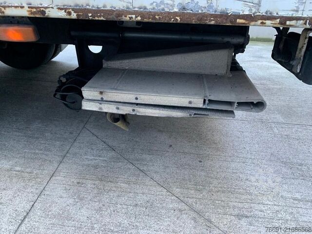 Curtain sider van Nissan Atleon 35.15 - Furgone in Lega con Telo