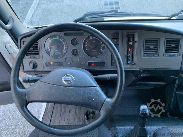 Curtain sider van Nissan Atleon 35.15 - Furgone in Lega con Telo