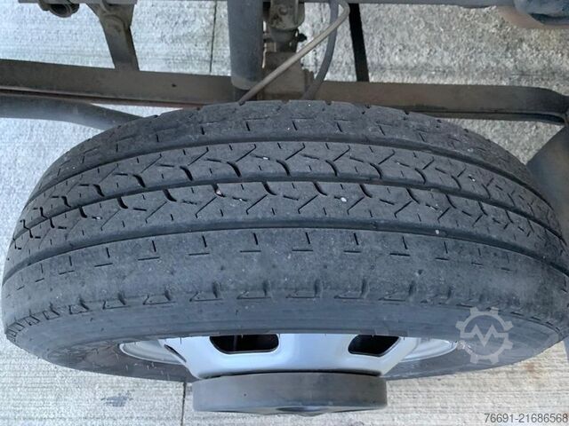 Curtain sider van Nissan Atleon 35.15 - Furgone in Lega con Telo
