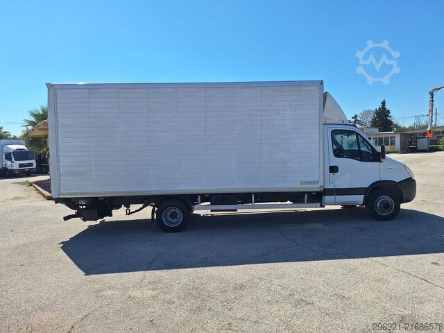 Closed van with rear tail lift Iveco DAILY 60C15