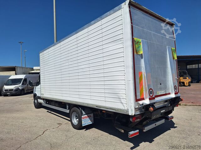 Closed van with rear tail lift Iveco DAILY 60C15