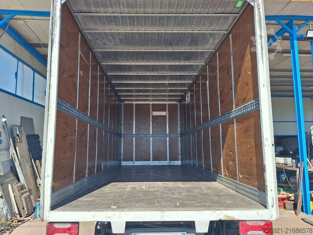 Closed van with rear tail lift Iveco DAILY 60C15