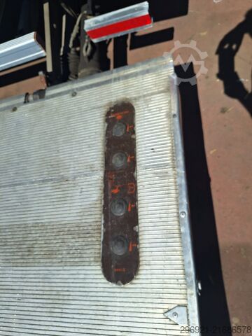 Closed van with rear tail lift Iveco DAILY 60C15