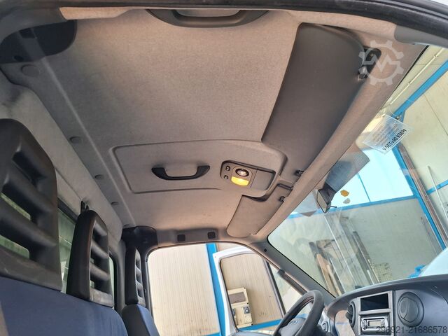 Closed van with rear tail lift Iveco DAILY 60C15