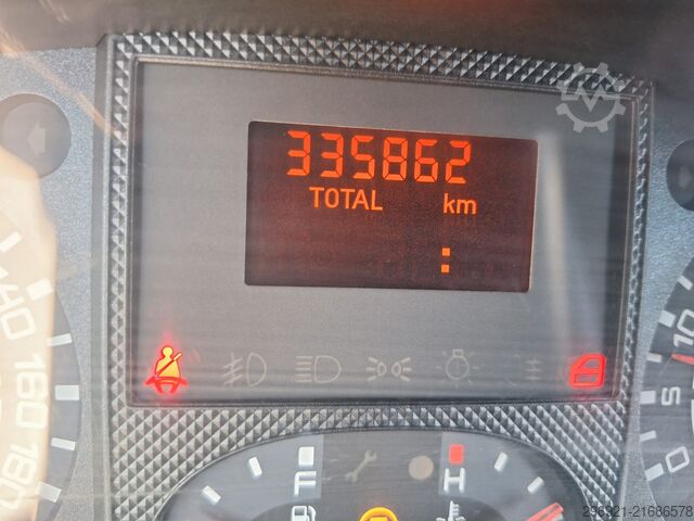 Closed van with rear tail lift Iveco DAILY 60C15