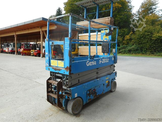 Scherenarbeitsbühne Genie GS-2032 ( 8,13m )