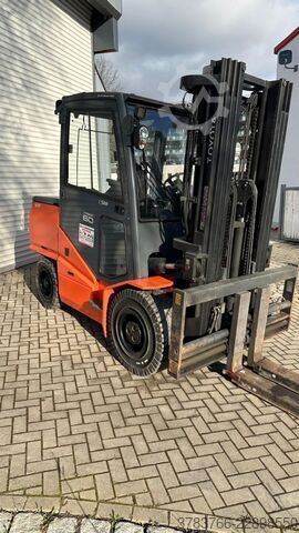 Electric 4-wheel forklift Toyota 8FBMHT60