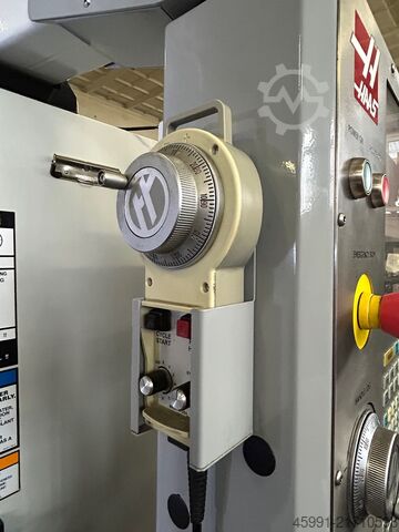 Vertikales Bearbeitungszentrum HAAS VF-2SS, 5-axis