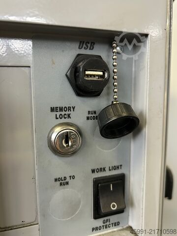 Vertikales Bearbeitungszentrum HAAS VF-2SS, 5-axis