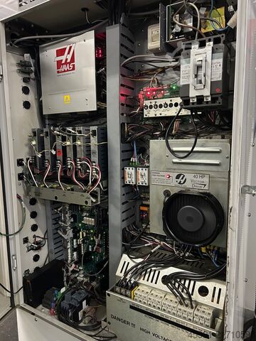 Vertikales Bearbeitungszentrum HAAS VF-2SS, 5-axis