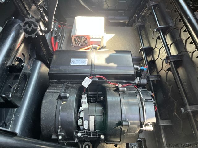 High top van VOLKSWAGEN CRAFTER 2.0 TDI BOTT REGALS. STANDHZG. NAVI PDC