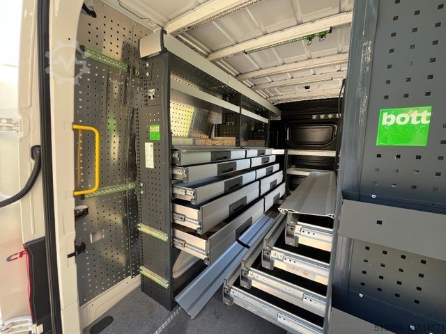 High top van VOLKSWAGEN CRAFTER 2.0 TDI BOTT REGALS. STANDHZG. NAVI PDC