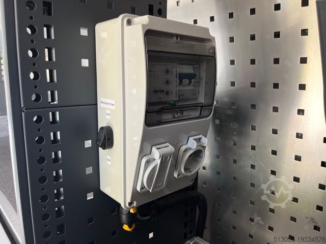 High top van VOLKSWAGEN CRAFTER 2.0 TDI BOTT REGALS. STANDHZG. NAVI PDC