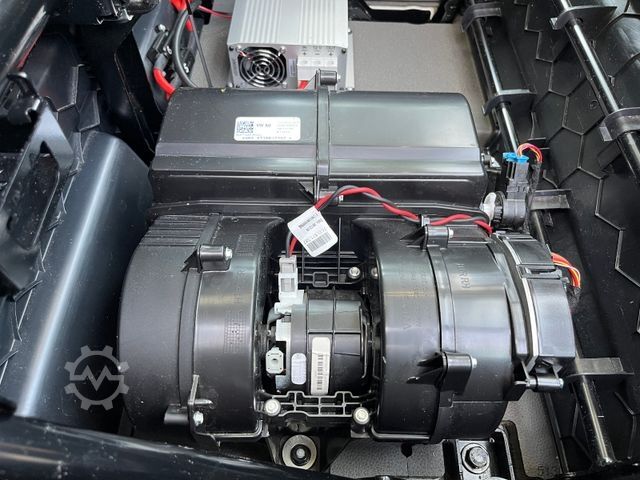 High top van VOLKSWAGEN CRAFTER 2.0 TDI BOTT REGALS. STANDHZG. NAVI PDC