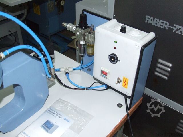 Ösmaschine Eyeletting machine for advertising banners