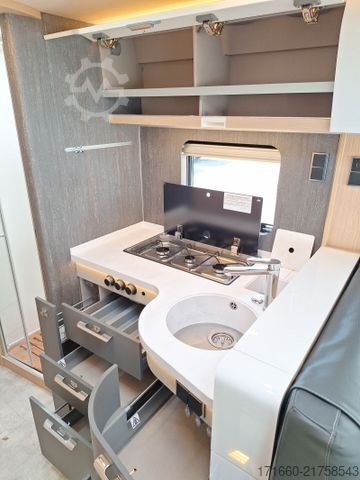 Integriertes Wohnmobil HYMER/ERIBA B-Klasse ML I BlackLine 780 HUBSTÜTZEN+Autarkie