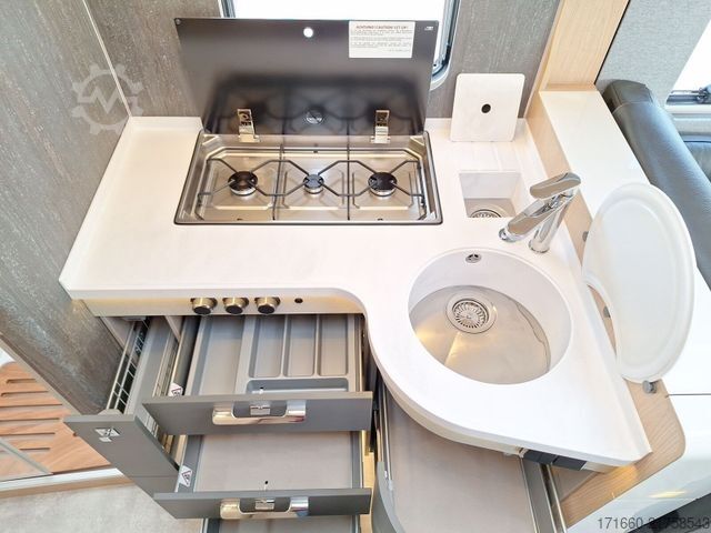 Integriertes Wohnmobil HYMER/ERIBA B-Klasse ML I BlackLine 780 HUBSTÜTZEN+Autarkie