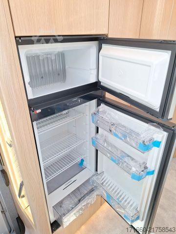 Integriertes Wohnmobil HYMER/ERIBA B-Klasse ML I BlackLine 780 HUBSTÜTZEN+Autarkie