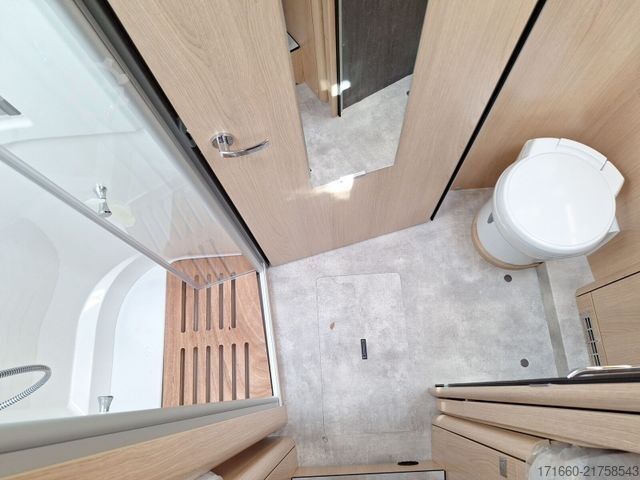 Integriertes Wohnmobil HYMER/ERIBA B-Klasse ML I BlackLine 780 HUBSTÜTZEN+Autarkie