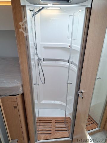 Integriertes Wohnmobil HYMER/ERIBA B-Klasse ML I BlackLine 780 HUBSTÜTZEN+Autarkie