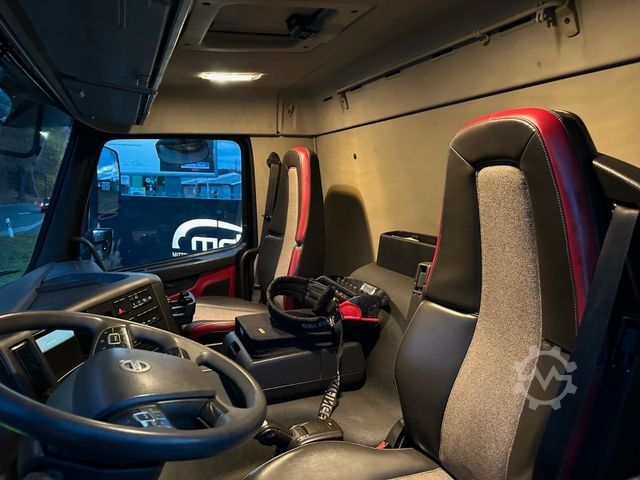 LKW mit Pritsche (offen) VOLVO FMX 420 8x4 Montagekran 29m + JIB+Seilwinde