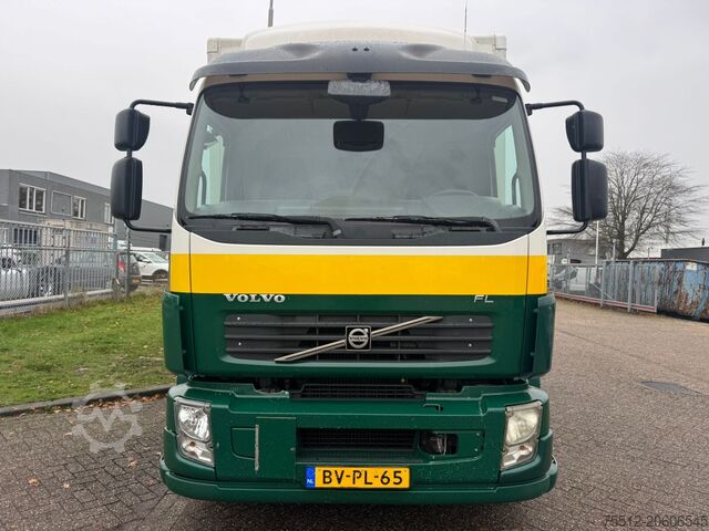 Suitcase Volvo FL 240 / 6 Cylinder / 18 Tons / Manual / Tail L...