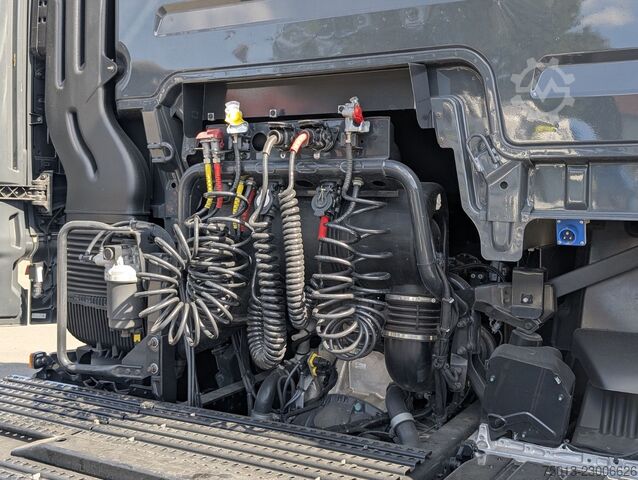Volume tractor unit MAN TGX 18.520 LL SA Voll-Ausstattung, Hub-Kupplung