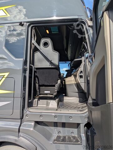 Volume tractor unit MAN TGX 18.520 LL SA Voll-Ausstattung, Hub-Kupplung