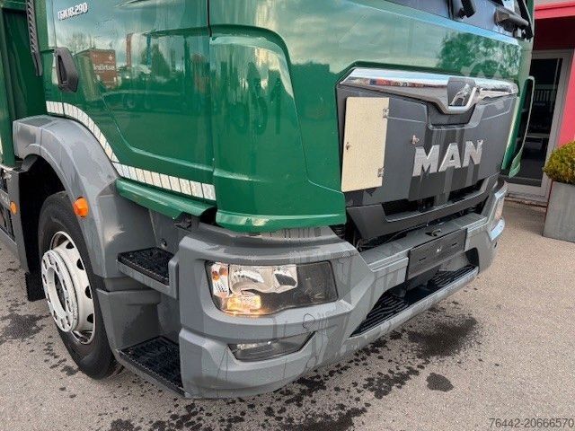 Flatbed truck with tarp MAN TGM 18.290BL-SCHIEBEPLANEN/EDSCHA DACH/LBW 2TON