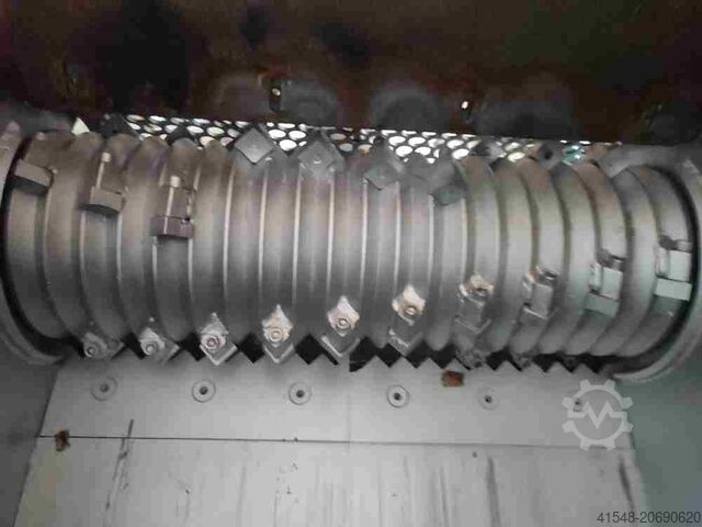 Hacker , Schredder überholt Votecs 800 S