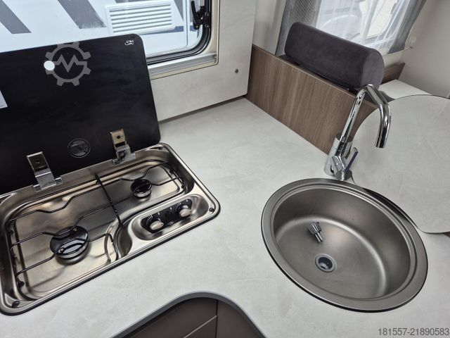 Semi-integrated camper CARADO Edition25 T Ford 338