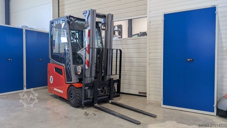 Electric 3-wheel forklift Jungheinrich EFG 216k neuwertig