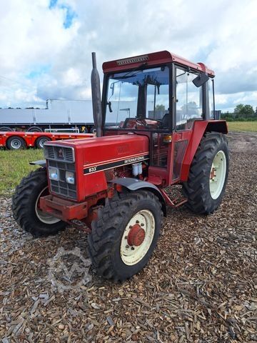 Traktor IHC 833 Allrad Kabine