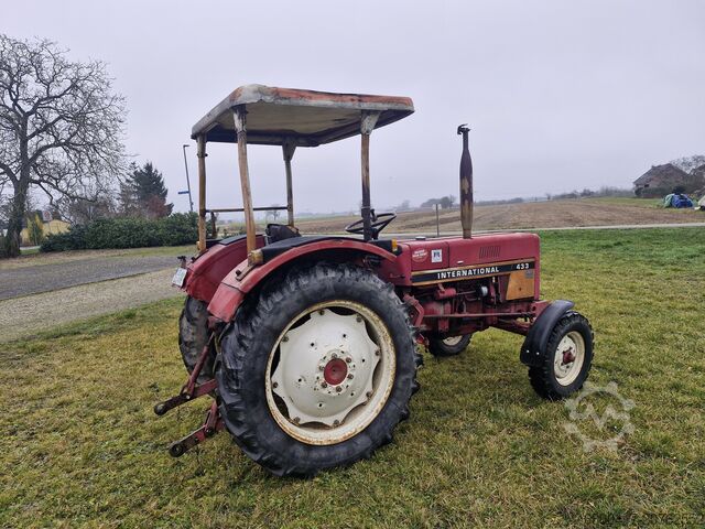 Traktor IHC 433