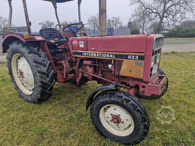 Traktor IHC 433
