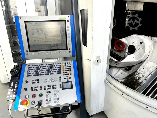 Vertikale Bearbeitungszentren + Roboter Mikron HSM 600 U + 400 U + Robot