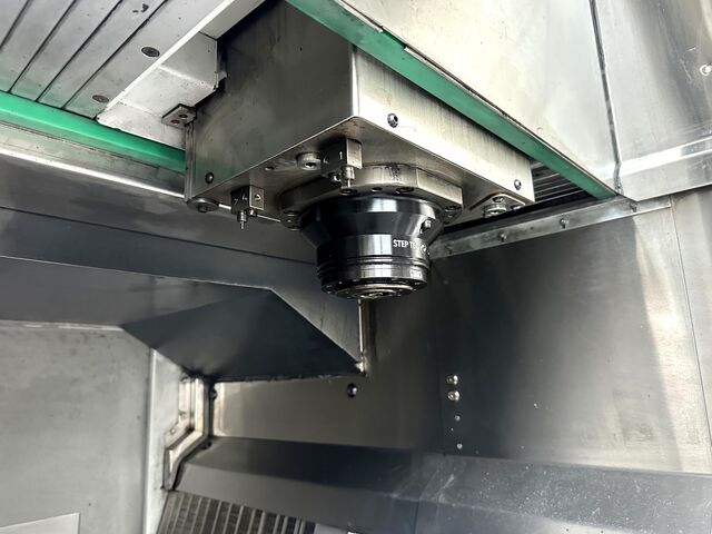 Vertikale Bearbeitungszentren + Roboter Mikron HSM 600 U + 400 U + Robot