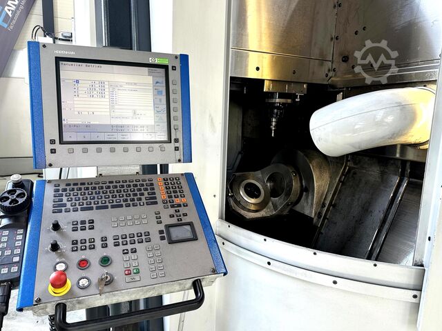 Vertikale Bearbeitungszentren + Roboter Mikron HSM 600 U + 400 U + Robot