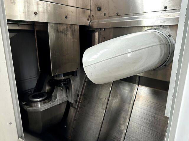 Vertikale Bearbeitungszentren + Roboter Mikron HSM 600 U + 400 U + Robot