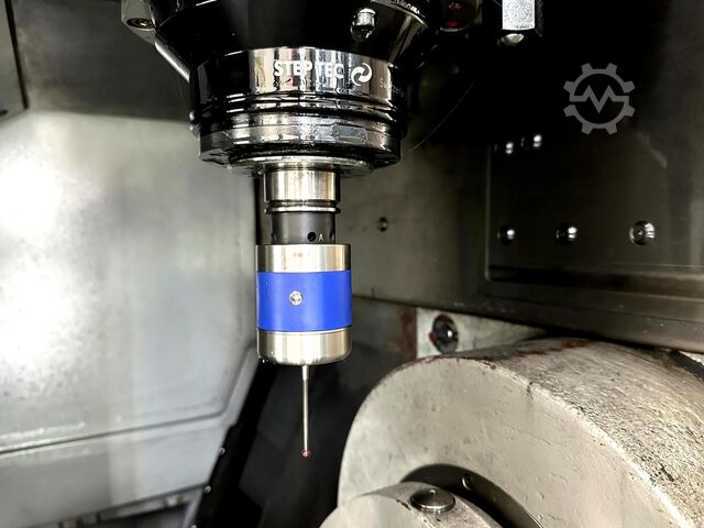 Vertikale Bearbeitungszentren + Roboter Mikron HSM 600 U + 400 U + Robot