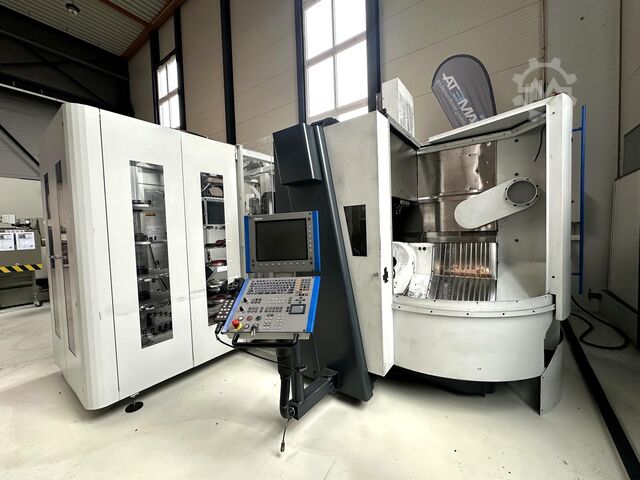 Vertikale Bearbeitungszentren + Roboter Mikron HSM 600 U + 400 U + Robot