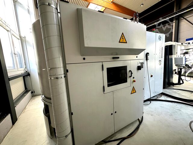 Vertikale Bearbeitungszentren + Roboter Mikron HSM 600 U + 400 U + Robot