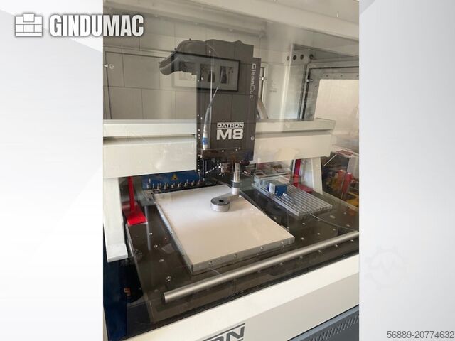 VERTIKALES BEARBEITUNGSZENTRUM Datron M8