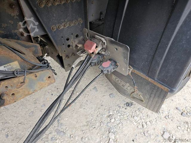 Beverage truck SCANIA P400 mit Orten Schwenkwand und Orten Schwenkwand