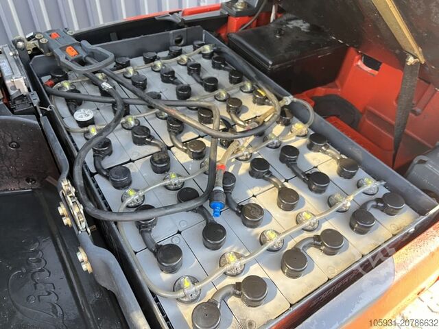 Electric 3-wheel forklift Linde E16C-02