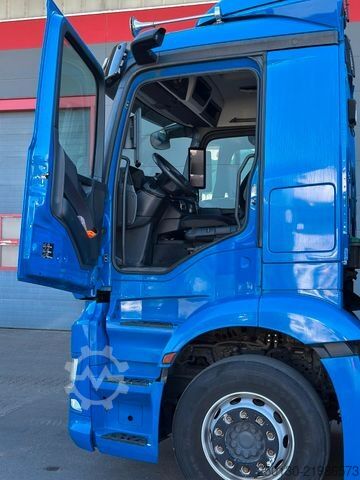 Flatbed truck MERCEDES-BENZ Actros 2551 6x2 LL/PALFINGER+ Ackermann AH/ Glas