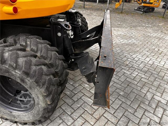 Komatsu PW138MR-11E0 Komatsu PW138MR-11E0