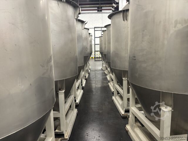 Stainless steel storage tank  