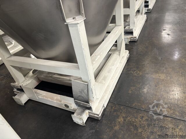 Stainless steel storage tank  